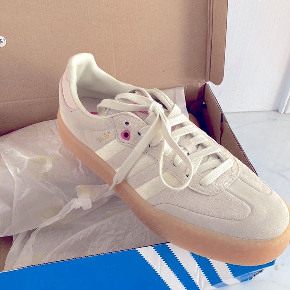 Adidas Valentine’s Day Sambae Sambas - Picture 2 of 6